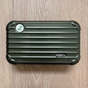 Eva air x Rimowa amenity case
